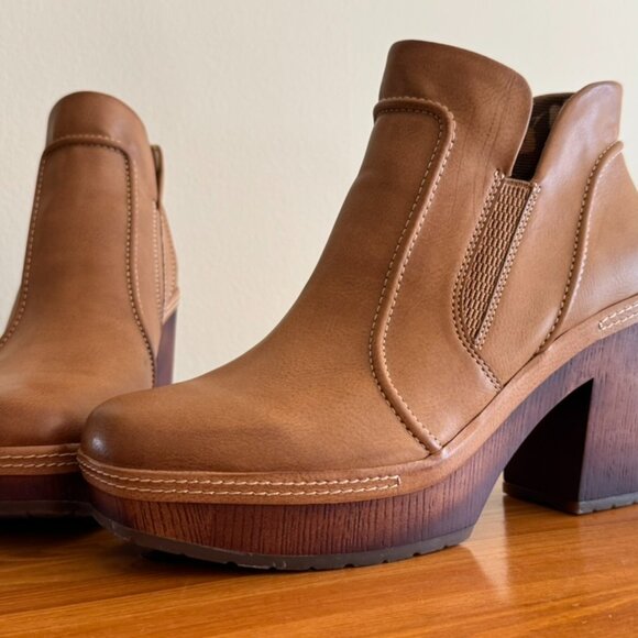 Korks Women's Robin Block Heel Booties - Picture 5 of 5